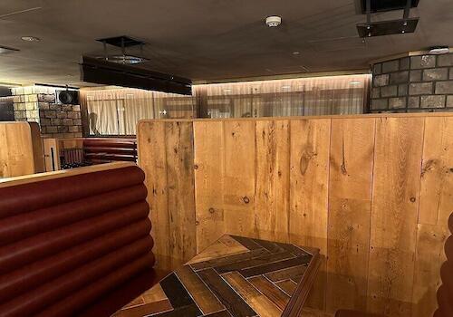 【飲食店の古材使用例】CarneSio158 @大阪梅田