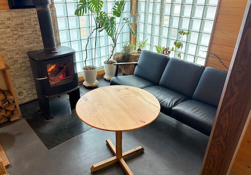 【MOQGs Circle(モクジスサークル)】古材丸形テーブルに使われるこだわりの素材をご紹介♪